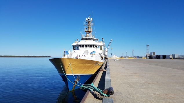Le navire Coriolis II amarré au quai de Rimouski