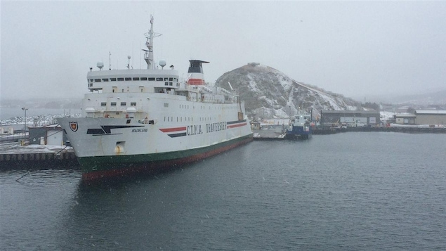 Le navire CTMA Traversier au port de Cap-aux-Meules.