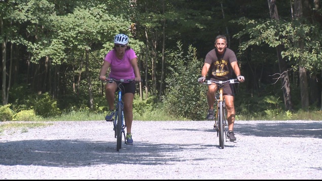 Des cyclistes sur la Route verte Des cyclistes sur la Route verte