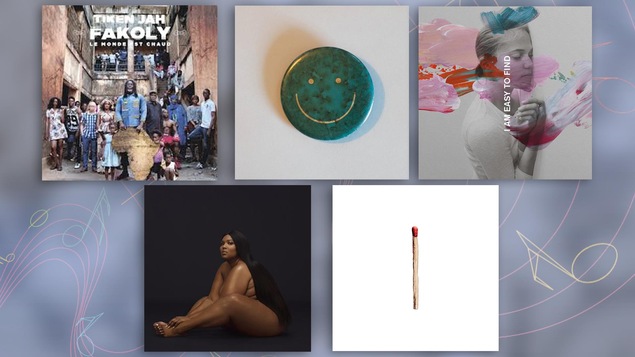 Un montage de la pochette de cinq albums