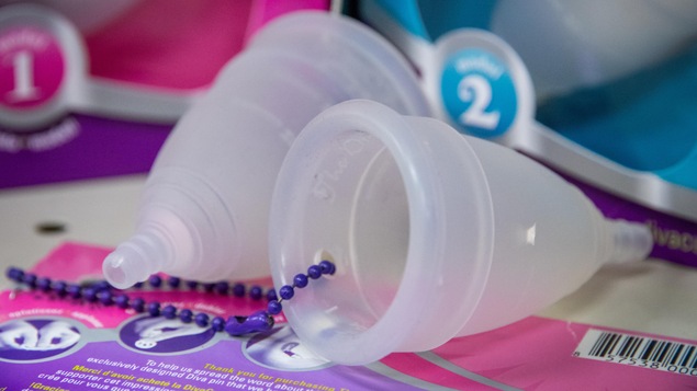 Les coupes menstruelles peuvent être utilisées en remplacement des tampons et des serviettes hygiéniques.