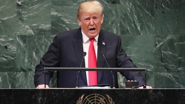 Le président Trump prononce un discours.
