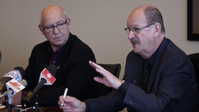 Le préfet de la MRC de la Haute-Côte-Nord, Donald Perron, et celui de la Manicouagan, Claude Martel Le préfet de la MRC de la Haute-Côte-Nord, Donald Perron, et celui de la Manicouagan, Claude Martel