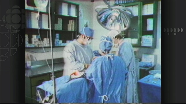 Docteur Lester Duguay, premier médecin ayant réalisé une greffe du foie au Canada, à l'hôpital Saint-Luc de Montréal, en 1984