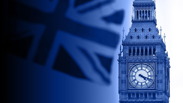 Le drapeau britannique flotte devant le parlement britannique. Le drapeau britannique flotte devant le parlement britannique.