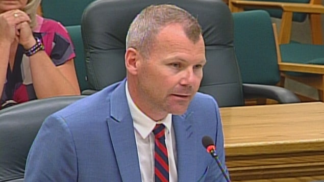 L'actuel ministre responsable de la GTH Dustin Duncan L'actuel ministre responsable de la GTH Dustin Duncan