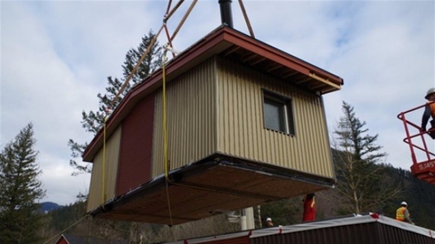 Installation d'une unité modulaire dans la Première Nation de Yale, en Colombie-Britannique Installation d'une unité modulaire dans la Première Nation de Yale, en Colombie-Britannique