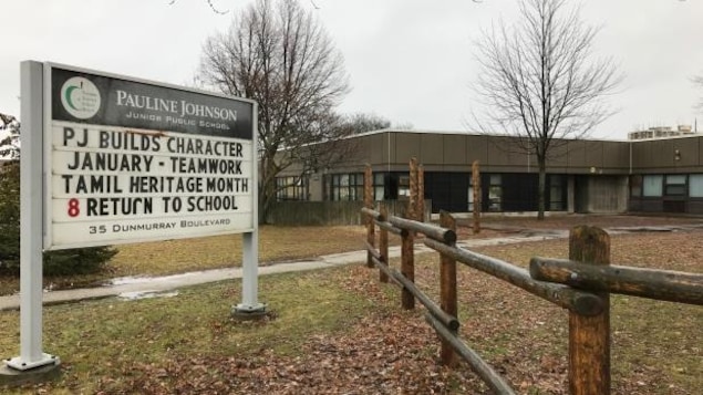Une jeune fille se rendant à l'école Pauline Johnson Public Junior a été attaquée par un homme, qui aurait à l'aide de ciseau coupé son hidjab.