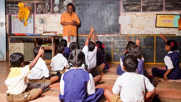 Des enfants dans une école rurale de l'Inde.