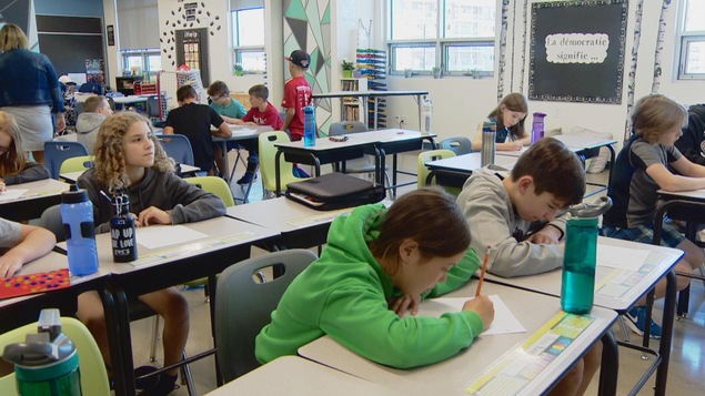Des élèves en classe.