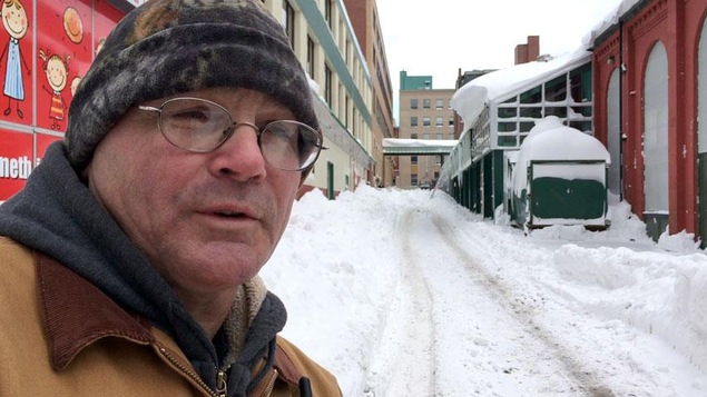 Un homme « enterré vivant » sous la neige à Saint-Jean - ICI.Radio-Canada.ca