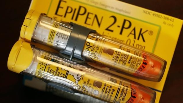 Un auto-injecteur d'épinéphrine de type EpiPen