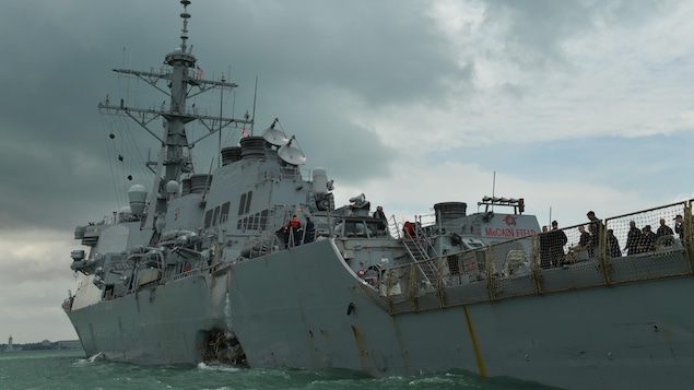 Le destroyer USS John S. McCain Le destroyer USS John S. McCain