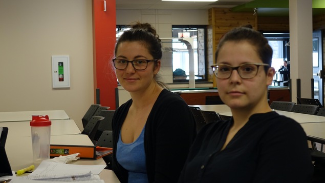 Liane Poirer et Pascale Joanis, étudiantes en administration à l'Université du Québec en Outaouais. 