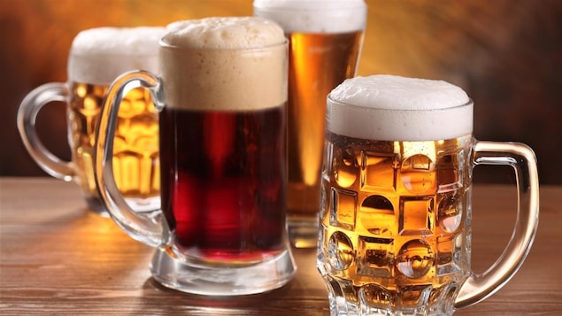 Des chopes de bières
