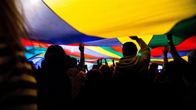 La foule lors d'un spectacle de Rich Aucoin au Festival de musique émergente de l'Abitibi-Témiscamingue