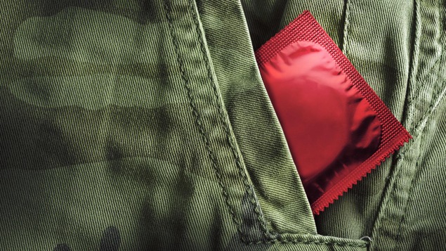 Chlamydia, syphilis, gonorrhée… Le nombre de cas de maladies à déclaration obligatoire, dont les ITSS, a explosé entre 2004 et 2016 chez les jeunes militaires.
