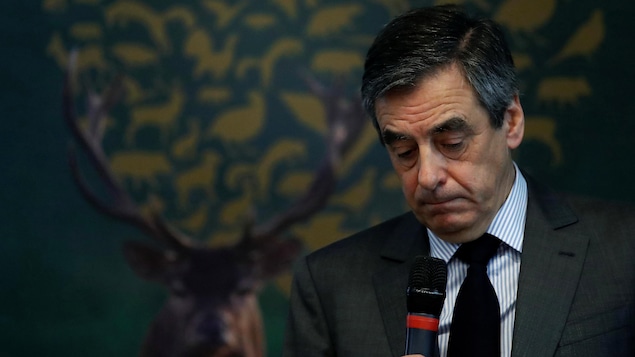 François Fillon prononce un discours lors de l'Assemblée générale de la Fédération nationale des chasseurs à Paris, le 14 mars 2017. François Fillon prononce un discours lors de l'Assemblée générale de la Fédération nationale des chasseurs à Paris, le 14 mars 2017.