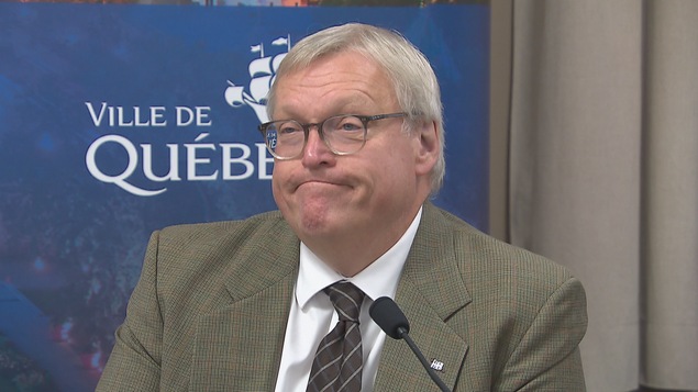 La CAQ est un parti de « bougonneux » a lancé le ministre de la Santé, Gaétan Barrette, à la veille du début de la campagne électorale partielle dans Louis-Hébert