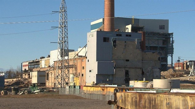 Extérieur du bâtiment en démolition Extérieur du bâtiment en démolition