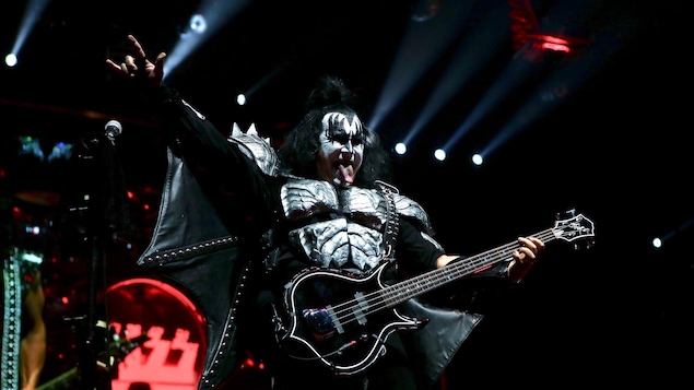 Le bassiste de Kiss, Gene Simmons, lors d'un spectacle à Québec