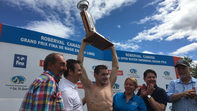 Le gagnant de la 63e Traversée internationale du lac Saint-Jean, Guillermo Bertola Le gagnant de la 63e Traversée internationale du lac Saint-Jean, Guillermo Bertola