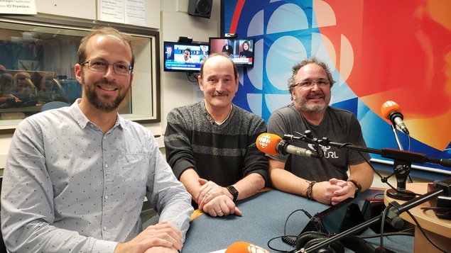Damien Hallegatte, Mario Leone et Louis Legault en studio.