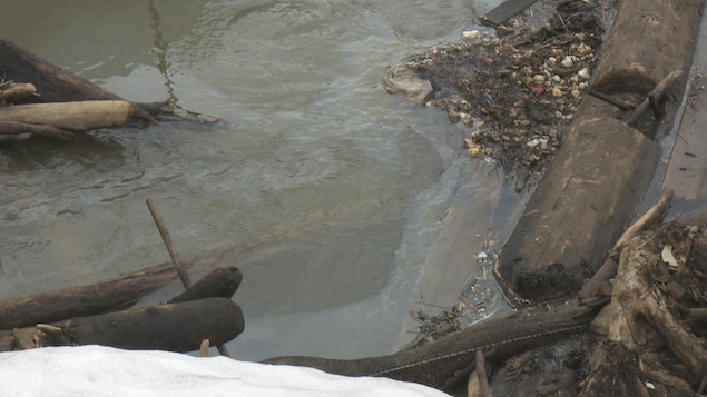 Eau contenant des hydrocarbures Eau contenant des hydrocarbures