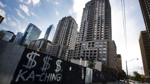 Plus d’une personne sur 10 vit dans un condominium en Ontario. Plus d’une personne sur 10 vit dans un condominium en Ontario.
