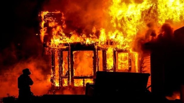 Une maison à Grande Prairie détruite par un incendie pour la deuxième fois en un an - ICI.Radio-Canada.ca