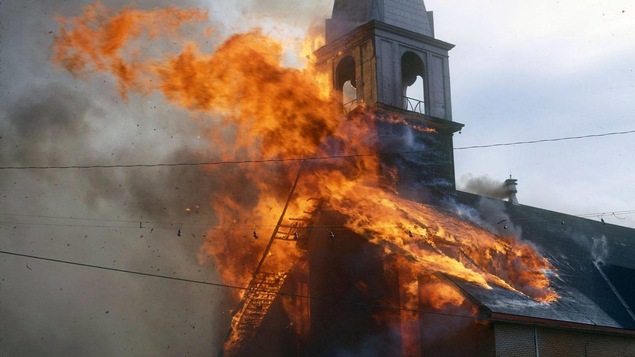 Une église est victime d'un incendie.