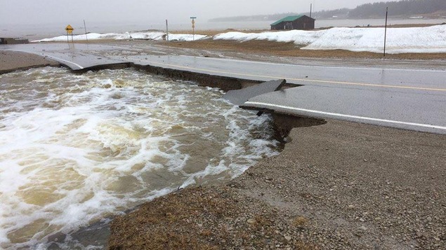 Les inondations ont eu raison d'une partie de la route à Anticosti