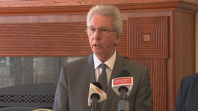 Jean-Pierre Blackburn devant la presse Jean-Pierre Blackburn devant la presse