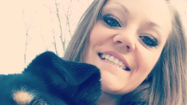 Jessica Lambert en compagnie de son chien