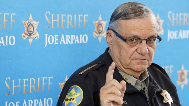 Joe Arpaio, très controversé shérif de l'Arizona, gracié par Trump Joe Arpaio, très controversé shérif de l'Arizona, gracié par Trump