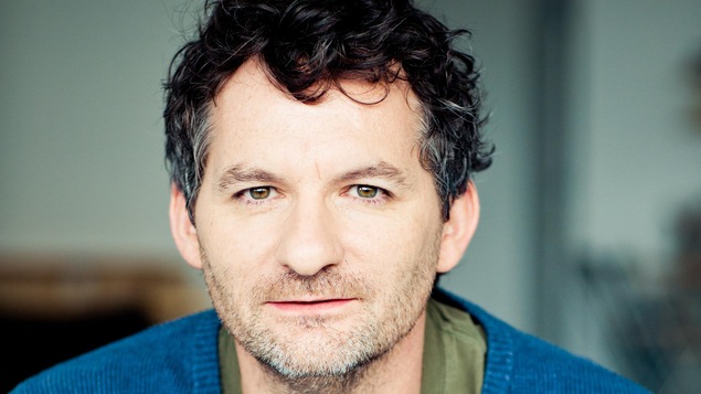 Portrait du directeur artistique du Théâtre français de Toronto, Joël Beddows.