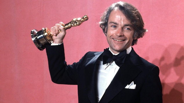 John G. Avildsen quelques minutes après avoir reçu l'Oscar du meilleur réalisateur pour «Rocky», en 1977. John G. Avildsen quelques minutes après avoir reçu l'Oscar du meilleur réalisateur pour «Rocky», en 1977.