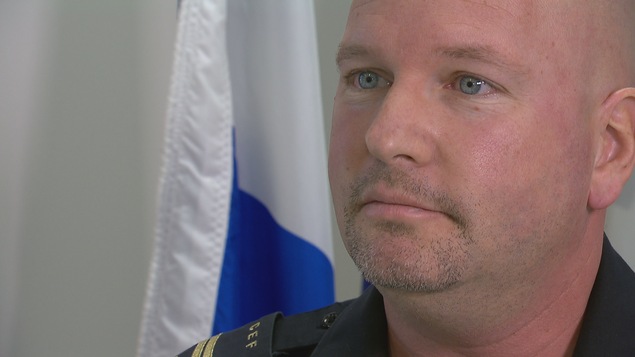 Le sergent Jonathan Filteau du Service de police de la Ville de Québec (SPVQ) lors d'une entrevue