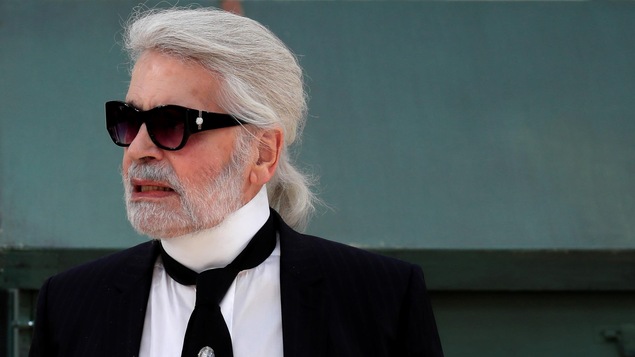 Le couturier allemand Karl Lagerfeld lors de la présentation de sa collection 2018-2019 pour Chanel au Grand Palais, à Paris.