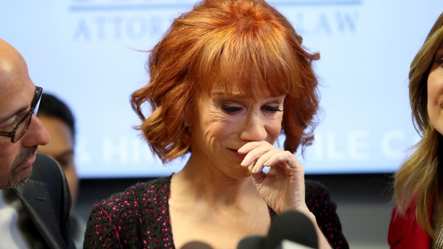 L'humoriste Kathy Griffin en conférence de presse vendredi à Los Angeles L'humoriste Kathy Griffin en conférence de presse vendredi à Los Angeles