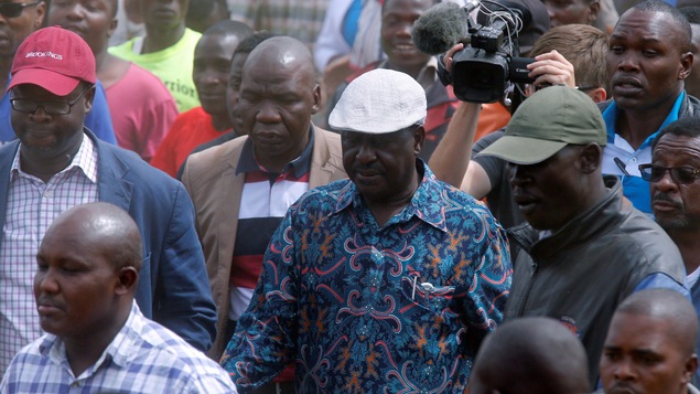 Le chef de l'opposition au Kenya, Raila Odinga, entouré d'une foule Le chef de l'opposition au Kenya, Raila Odinga, entouré d'une foule