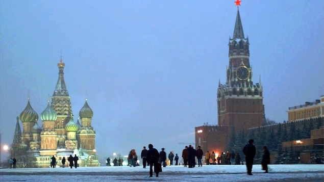 Vue extérieure du Kremlin à partir de la place Rouge à Moscou.