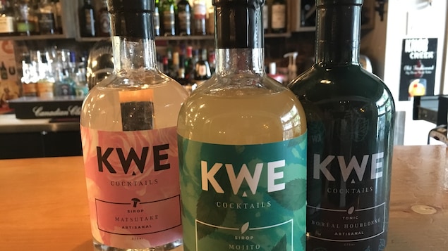 Des bouteilles du nouveau cocktail KWE fabriqué en région