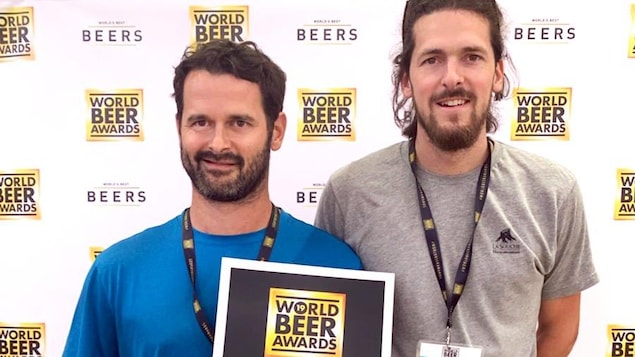 Olivier Giguère et Antoine Bernatchez, deux des trois copropriétaires de La Souche, ont fait le voyage en Angleterre.