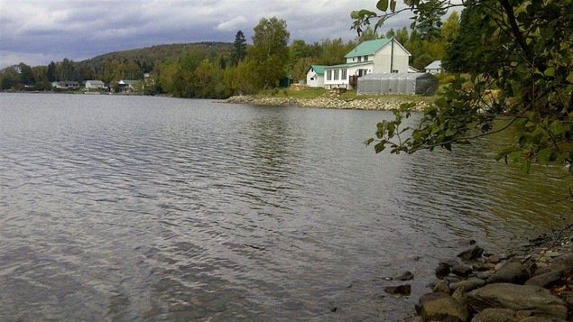 Maison au bord d'un lac ( archives) Maison au bord d'un lac ( archives)