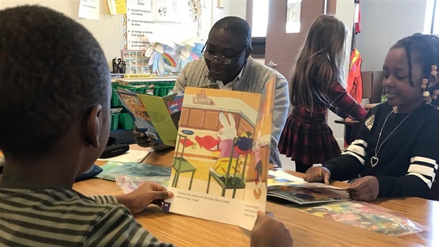 Groupe de lecture de la 2e année à l'École Précieux-Sang Groupe de lecture de la 2e année à l'École Précieux-Sang