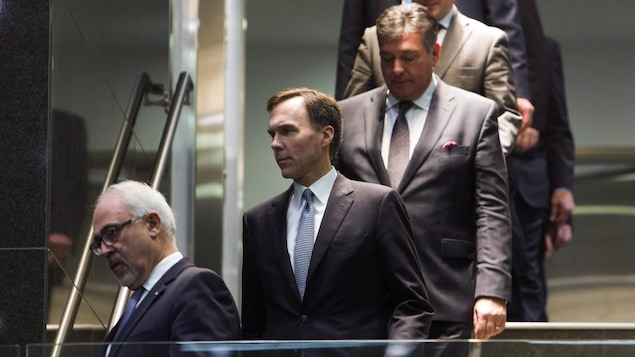 Les ministres des Finances Carlos Leitao, Bill Morneau et Charles Sousa. Les ministres des Finances Carlos Leitao, Bill Morneau et Charles Sousa.