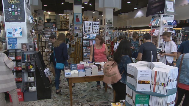 Les acheteurs étaient nombreux à la Librairie Pantoute sur la rue Saint-Jean pour la quatrième journée « J'achète un livre québécois » tenue le 12 août Les acheteurs étaient nombreux à la Librairie Pantoute sur la rue Saint-Jean pour la quatrième journée « J'achète un livre québécois » tenue le 12 août