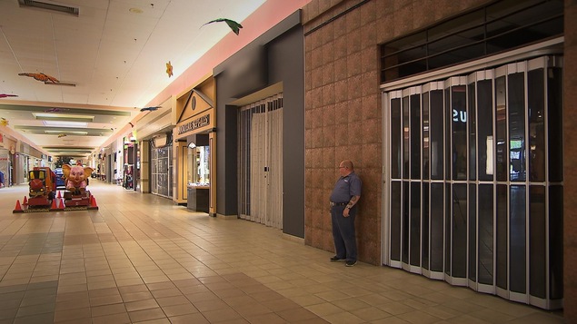 Des locaux vides dans un centre commercial de Sept-Îles Des locaux vides dans un centre commercial de Sept-Îles