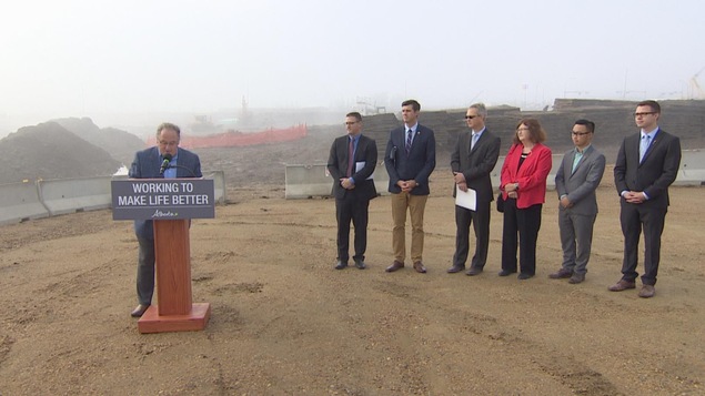 Le ministre Brian Mason annonce 176 M$ supplémentaires pour la construction de ligne de la Vallée. Le ministre Brian Mason annonce 176 M$ supplémentaires pour la construction de ligne de la Vallée.